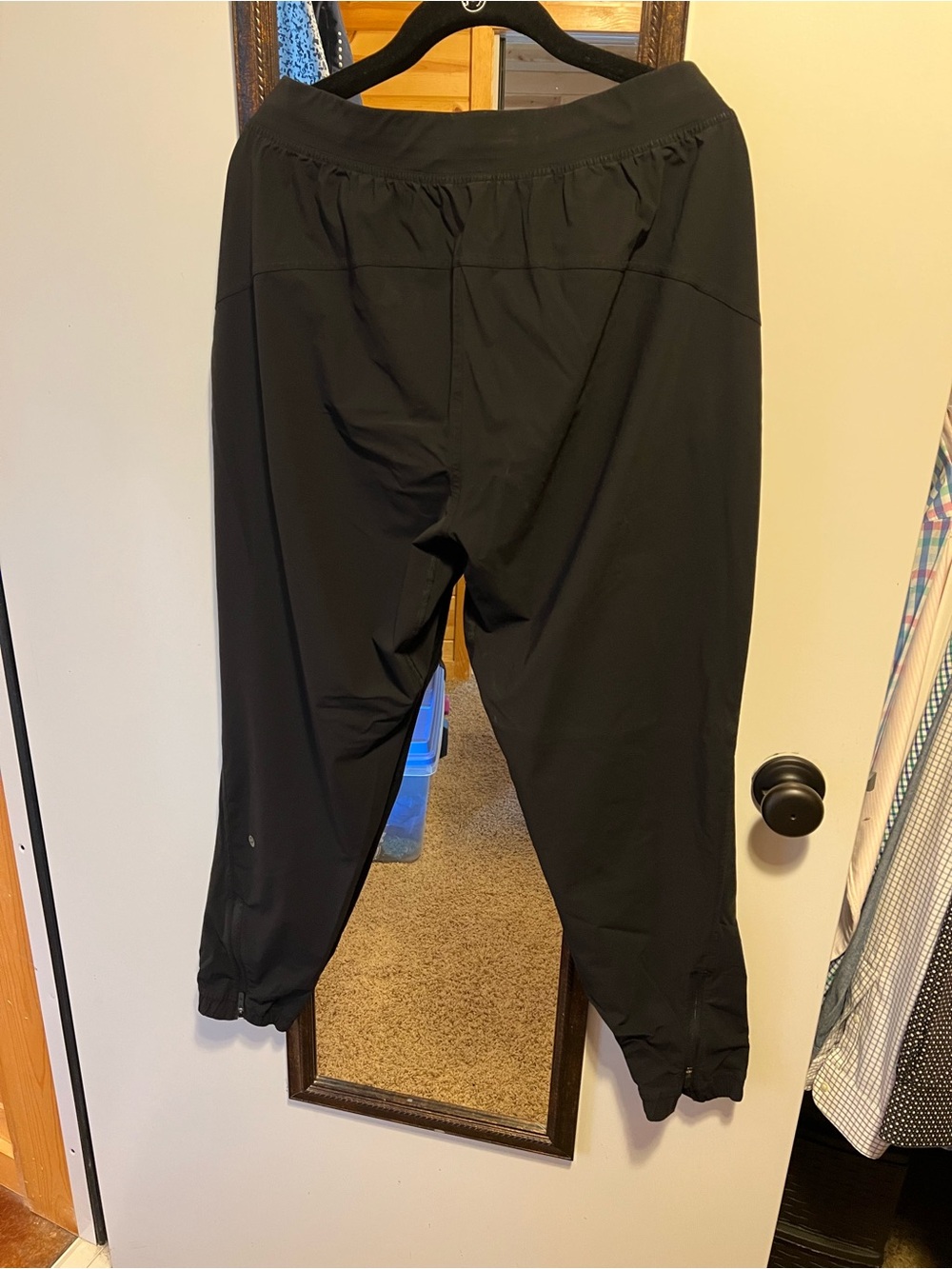 Women’s Lululemon Black Lightweight Jogger Pants - Picture 2 of 4